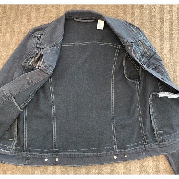 Levis Jacket Womens M Denim Embellished Trucker Lightly Distressed Button Up - Picture 2 of 10